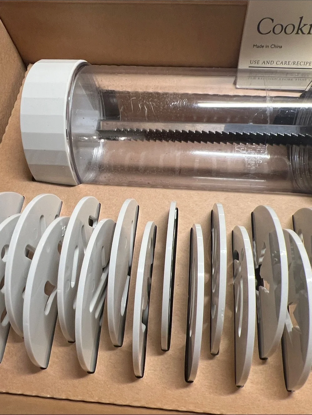 Cookie Press by The Pampered Chef. Like New in box. Makes many different shapes.